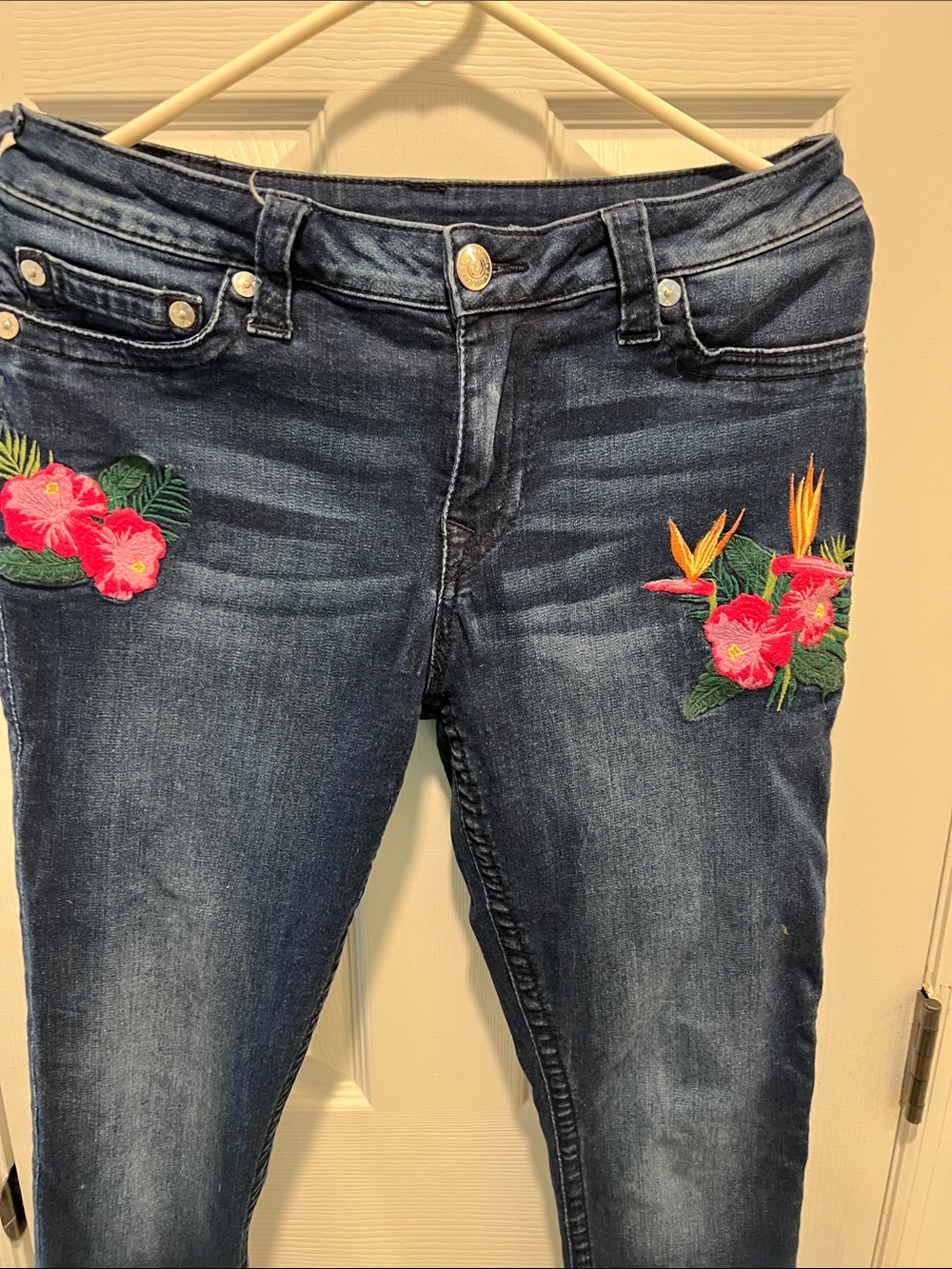True Religion Dark Blue Skinny Jeans with Floral Embroidery sz 31